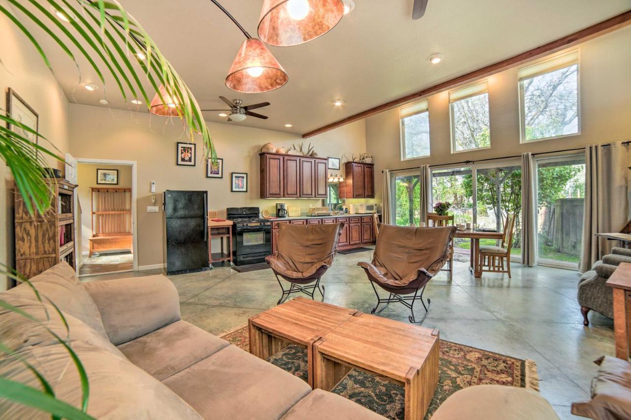 Hilltop Loft Ukiah Vacation Rental! 外观 照片